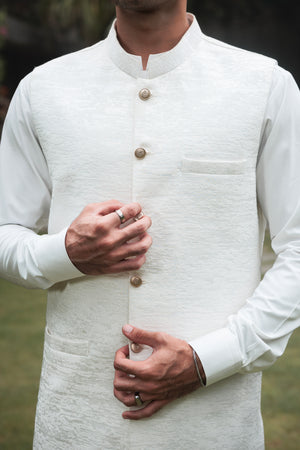 TEXTURED WHITE WAIST COAT